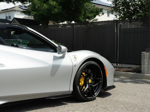 Used 2022 Ferrari F8 Tributo RWD image 45