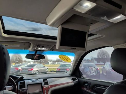 Used 2014 Cadillac Escalade Premium image 19