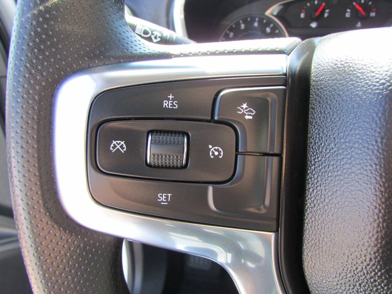 Used 2025 Chevrolet Blazer LT FWD image 24