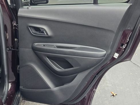 Used 2021 Chevrolet Trax LT w/ Driver Confidence Package image 8