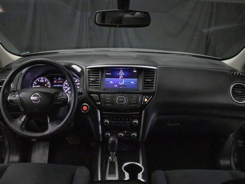 Used 2019 Nissan Pathfinder SV image 23