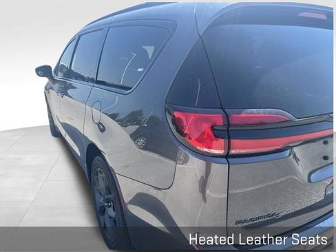 Used 2022 Chrysler Pacifica Touring-L w/ S Appearance Package AWD/4WD image 5