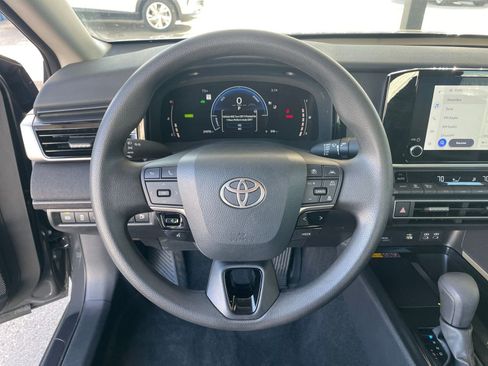 Used 2025 Toyota Camry LE image 27