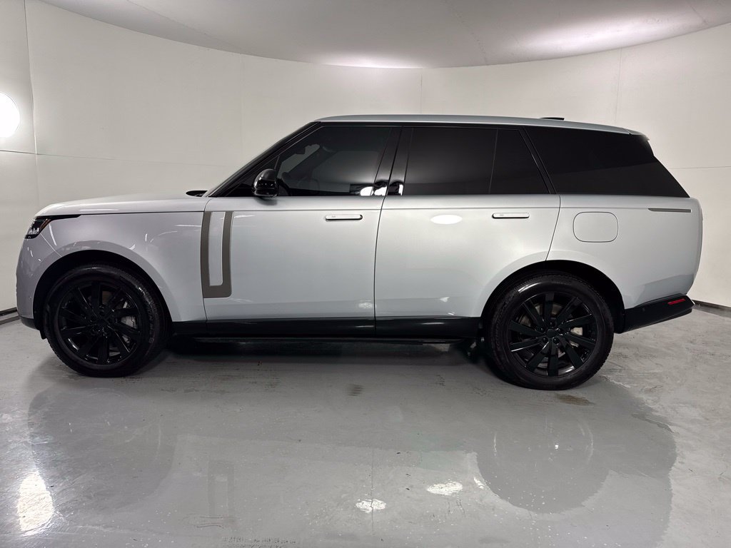 Used 2025 Land Rover Range Rover SE AWD/4WD image 10