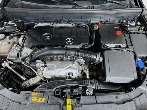 Used 2023 Mercedes-Benz GLB 250 image 30