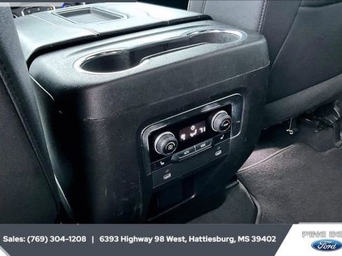 Used 2023 Chevrolet Suburban Premier image 24