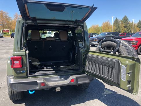 Used 2021 Jeep Wrangler Unlimited Sahara w/ Cold Weather Group image 10