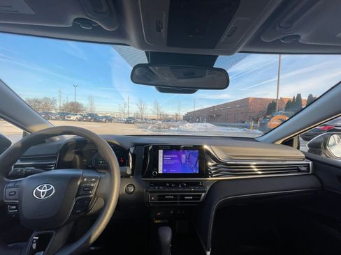 Used 2025 Toyota Camry LE image 33