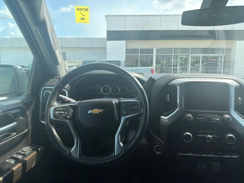 Used 2022 Chevrolet Silverado 1500 LT AWD/4WD image 11