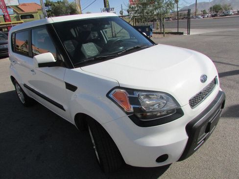 Used 2011 Kia Soul + w/ Audio Pkg image 16