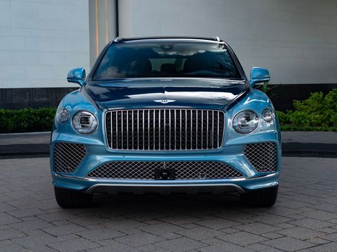 Used 2025 Bentley Bentayga Extended Wheelbase AWD/4WD image 12