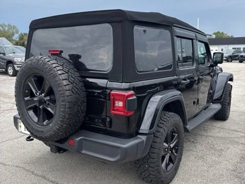 Used 2019 Jeep Wrangler Unlimited Sahara w/ Dual Top Group AWD/4WD image 3