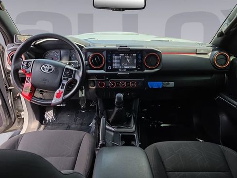 Used 2019 Toyota Tacoma TRD Sport AWD/4WD image 12