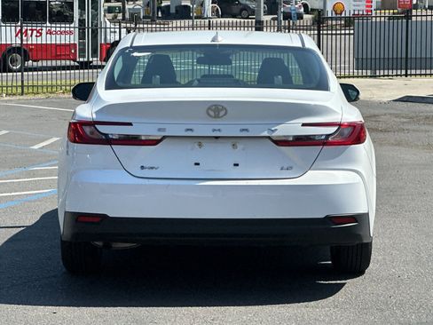 Used 2025 Toyota Camry LE image 4