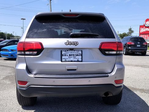 Used 2016 Jeep Grand Cherokee Laredo 75th Anniversary image 5