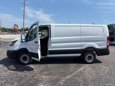 Used 2026 Ford Transit 150 Low Roof RWD image 4