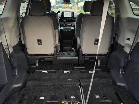 Used 2022 Toyota Sienna LE image 29