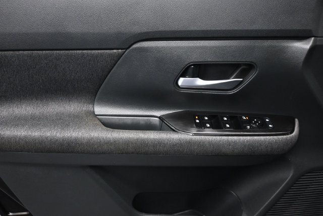 Used 2026 Nissan Kicks SV FWD image 7