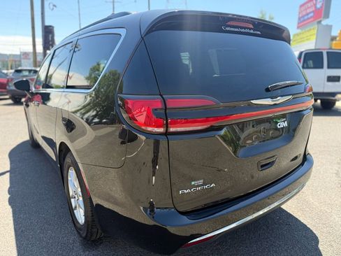 Used 2022 Chrysler Pacifica Touring-L FWD image 7