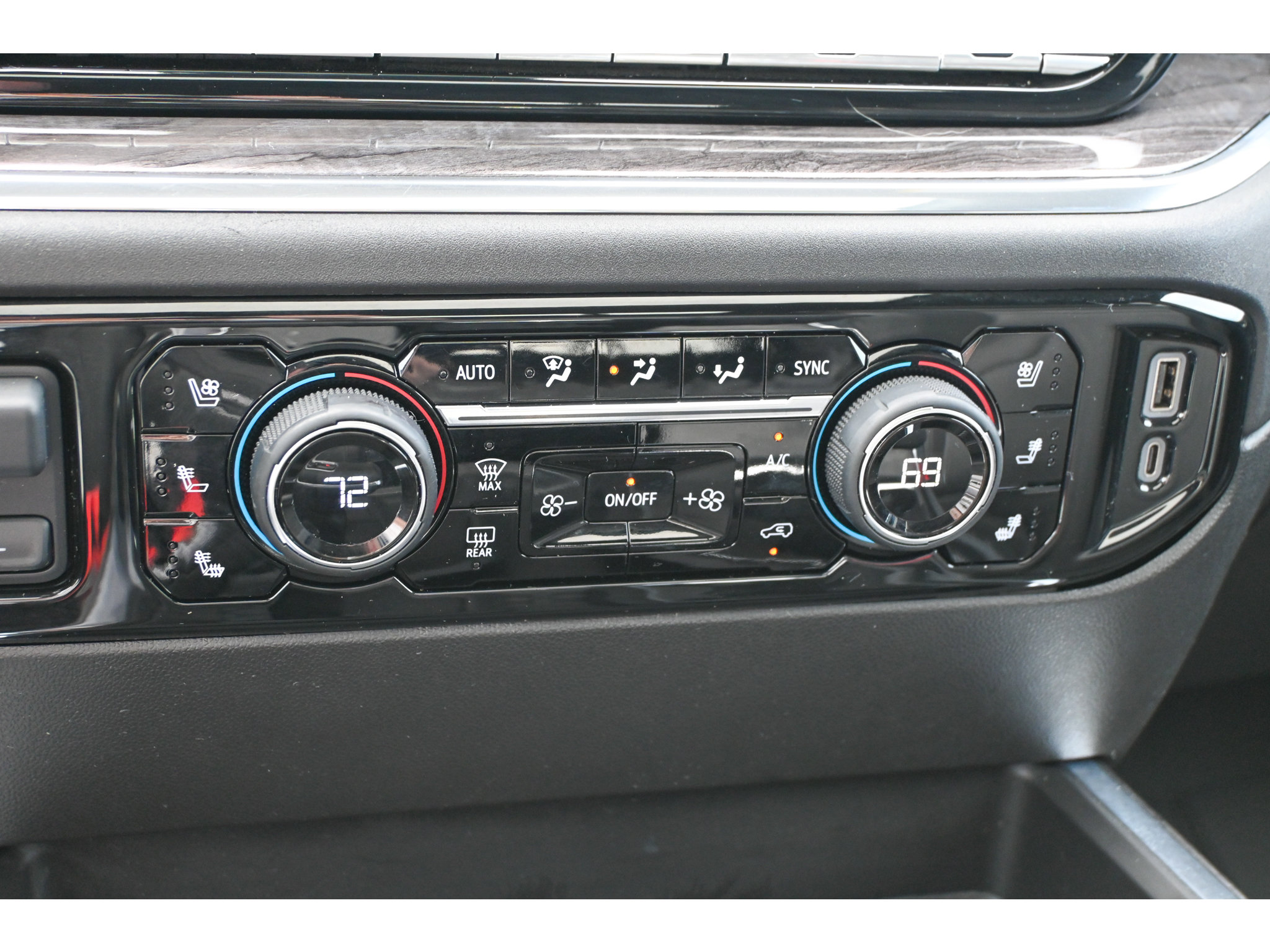 Used 2024 Chevrolet Silverado 1500 LTZ w/ LTZ Premium Package AWD/4WD image 47