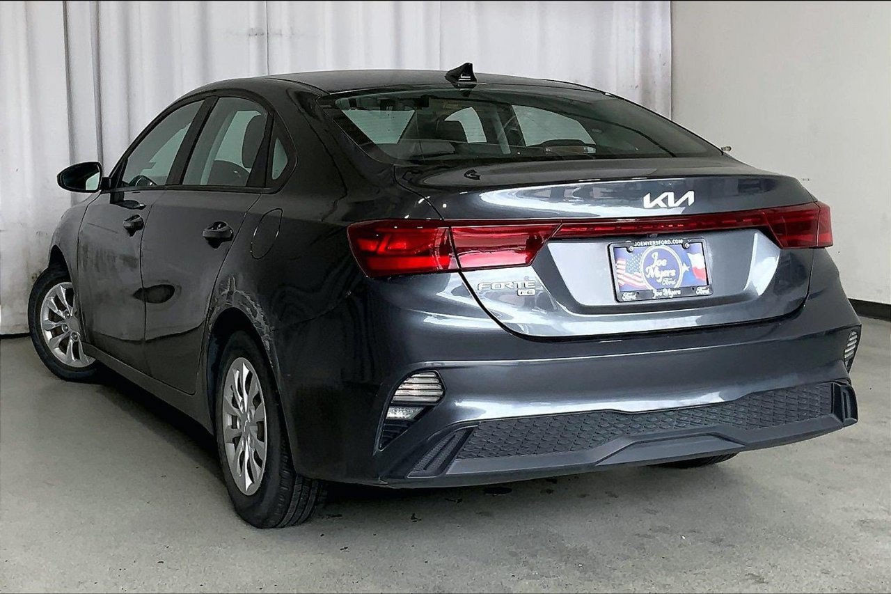 Used 2022 Kia Forte Sedan FWD image 4
