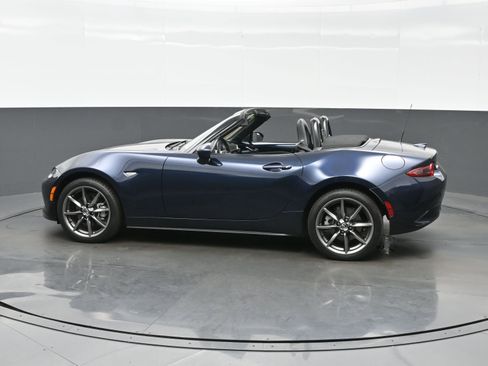 Used 2021 MAZDA MX-5 Miata Grand Touring image 3