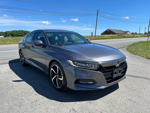 Used 2018 Honda Accord Sport image 3