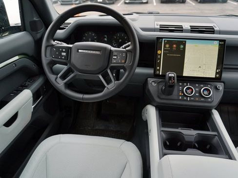 Used 2026 Land Rover Defender 110 X-Dynamic SE AWD/4WD image 14
