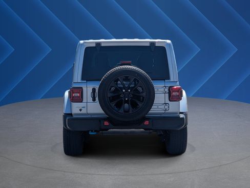Used 2023 Jeep Wrangler Unlimited Sahara AWD/4WD image 4
