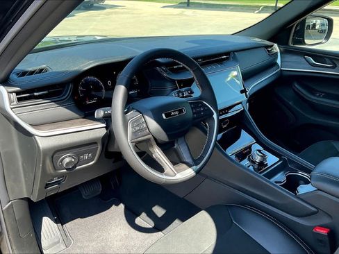 New 2026 Jeep Grand Cherokee Altitude AWD/4WD image 8