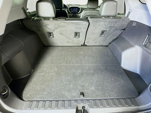 Used 2023 GMC Terrain SLT image 27