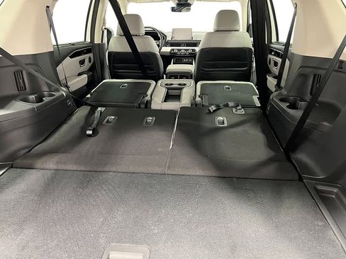 New 2025 Honda Pilot Touring image 36