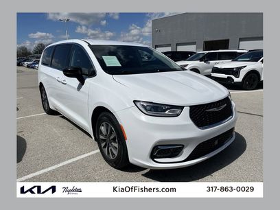 Used 2024 Chrysler Pacifica Limited