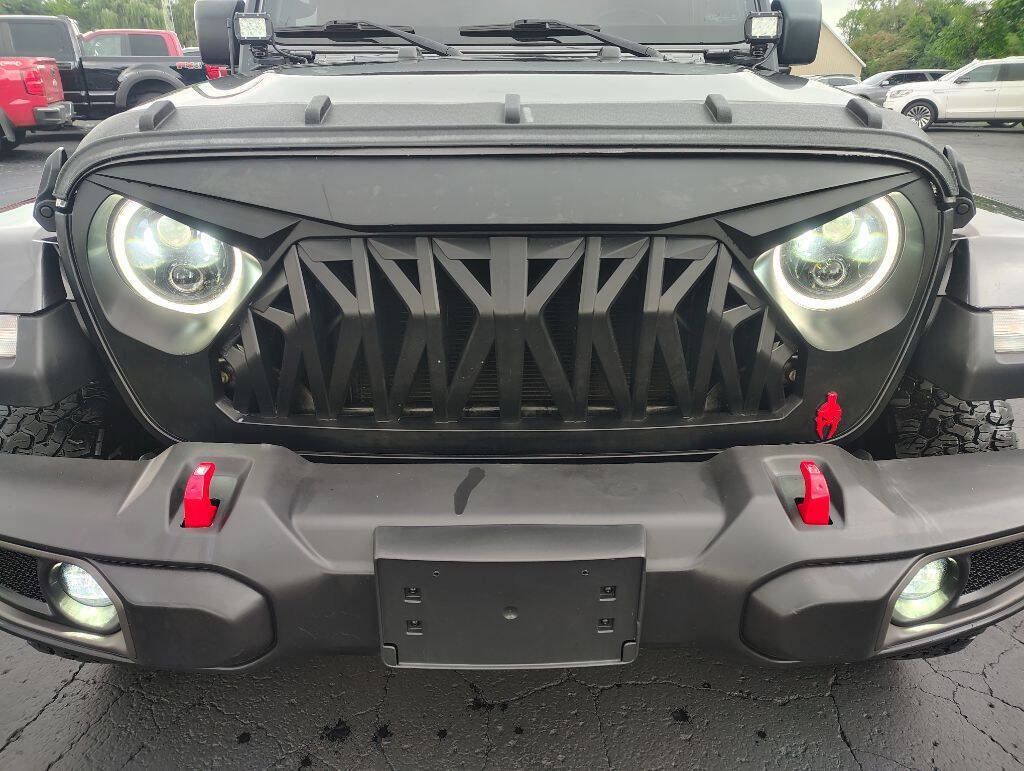 Used 2021 Jeep Wrangler Unlimited Sahara AWD/4WD image 2