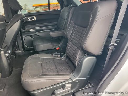 Used 2020 Ford Explorer XLT AWD/4WD image 14
