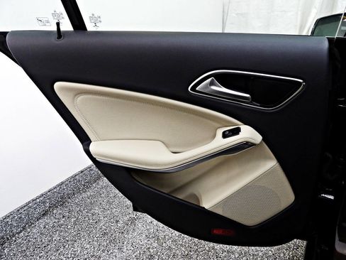 Used 2014 Mercedes-Benz CLA 250 4MATIC image 9