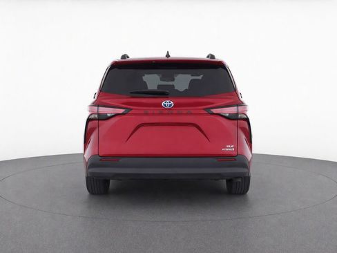 Used 2021 Toyota Sienna XLE FWD image 10