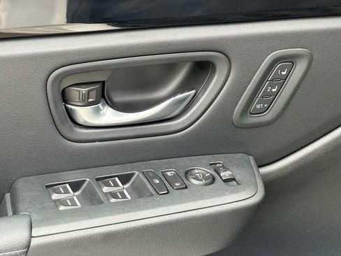Used 2023 Honda Pilot Touring image 14