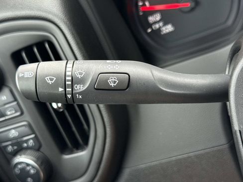 Used 2025 Chevrolet Silverado 1500 Custom image 8