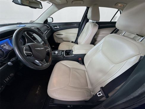 Used 2015 Chrysler 300 Limited w/ Driver Convenience Group RWD image 2