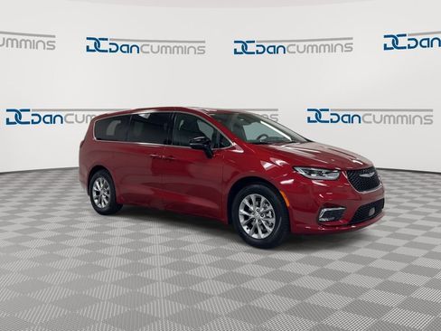 New 2026 Chrysler Pacifica Limited image 2