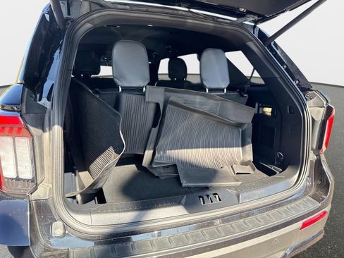 Used 2025 Ford Explorer ST-Line w/ Premium Package image 11