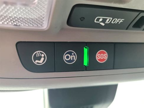 Used 2018 Chevrolet Equinox Premier image 22