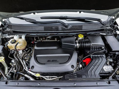 Used 2023 Chrysler Pacifica Touring-L image 22