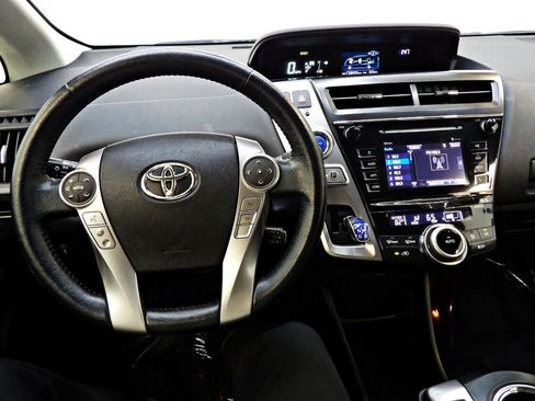 Used 2015 Toyota Prius V Four FWD image 17