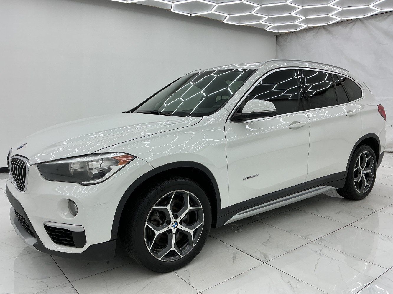 Used 2018 BMW X1 xDrive28i AWD/4WD image 6