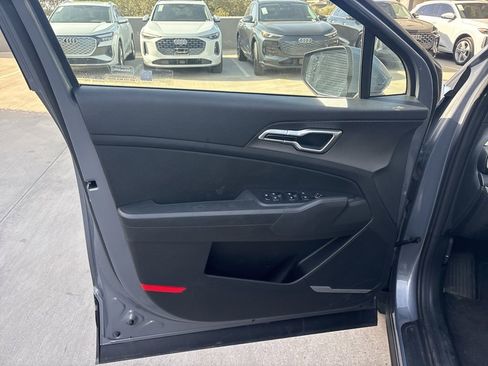 Used 2025 Kia Sportage LX image 10