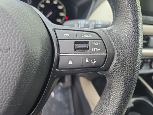 Certified 2024 Honda HR-V LX image 17