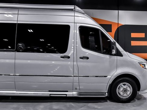 Used 2022 Mercedes-Benz Sprinter 3500 image 4