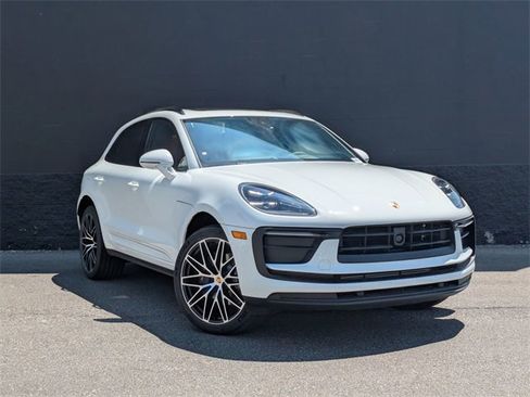 Certified 2025 Porsche Macan image 8